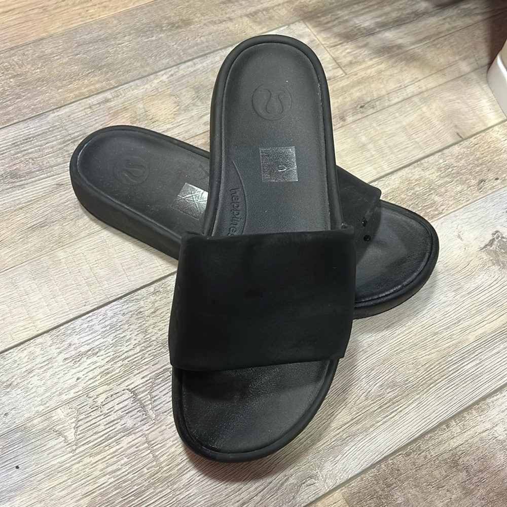 Lululemon Women’s Restfeel Slides Size 9 Black. Worn twice